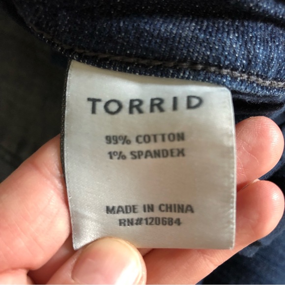 Torrid Boyfriend Jeans Dark Wash Size 28 - Picture 7 of 11